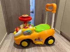 かわいい屋様専用　アンパンマン 押し棒付きおもちゃ車のサムネイル
