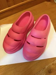 UGGのサンダルのサムネイル
