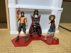 ルフィ、エース、ロジャー　フィギュアのサムネイル