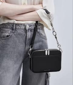 CHARLES & KEITH チェーンショルダーバッグ ブラックのサムネイル