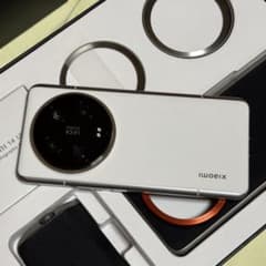 Xiaomi 14 Ultra 本体（白）＋Photography Kit（黒）のサムネイル