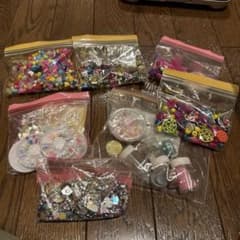 ハンドメイドパーツ ビーズ チャーム デコパーツ 大量まとめ売り 手芸用品のサムネイル