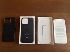 toi様専用　　iPhone13pro 純正　レザーケースのサムネイル