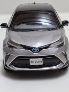 カラーサンプル　TOYOTA C-HRミニカーシルバー＆ブラックツートン1/30のサムネイル