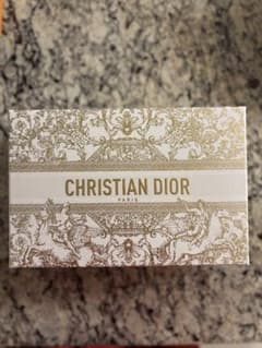 CHRISTIAN DIOR ギフト箱 中型 空箱のサムネイル