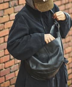 未使用。Leather Banana Big Shoulder Bag - メルカリ