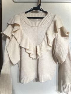 CHILLE フリルデザイン ニット アイボリー 長袖のサムネイル