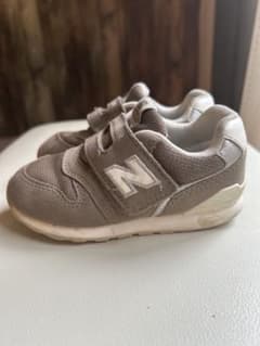 New Balance キッズスニーカー グレーのサムネイル