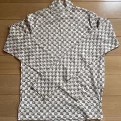 【値下げ交渉可能】CHICO ロゴプリントタートルネック長袖トップスのサムネイル