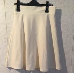 GU  白フレアスカートのサムネイル