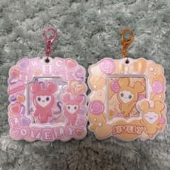 TWICE LOVELYS トレカキーホルダー 2種セットのサムネイル
