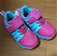 スニーカーのサムネイル