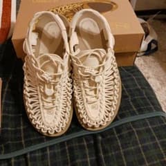 KEEN UNEEK サンダル White Cap 25cm箱あり - メルカリ
