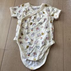 ユニクロ　ボディスーツ　60 こぐまちゃんのサムネイル