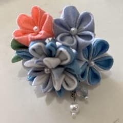 つまみ細工　髪飾り　ブローチのサムネイル