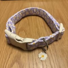 デイジー柄 ペット用首輪 チャーム付きのサムネイル