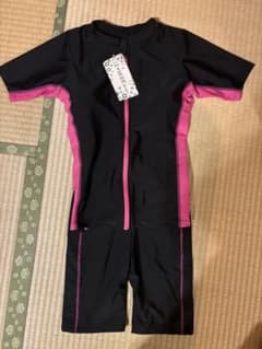 【試着のみ、タグ付き】スポーツ用水着 ブラック/ピンク 9Mのサムネイル