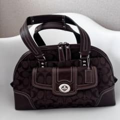 美品✨COACH ハンドバッグ SOHO ターンロック シグネチャー ボストン コーチ ハンプトンズ ハンドバッグ シグネチャー ターンロック y2k