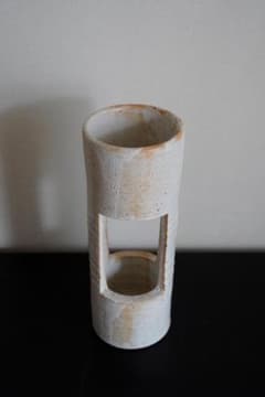 志野釉の竹形陶器花瓶 志野釉の竹形陶器花瓶 - メルカリ