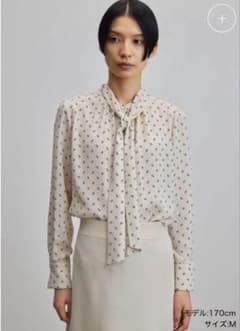 soéju アイボリー ドット柄 リボンブラウス Mのサムネイル