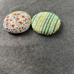 刺繍くるみボタン2個セットのサムネイル