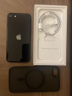 [最終値下げ] Apple iPhone SE 3 (SIMフリー) 動作確認済のサムネイル