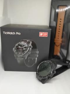 mobvoi TICWATCH PRO SHADOW BLACKのサムネイル