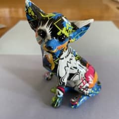 カラフルな犬の置物