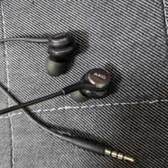 AKG イヤホンのサムネイル
