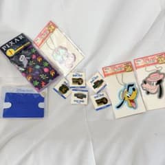 ディズニー グッズ まとめ ピンバッジ キーホルダー ミラー - メルカリ