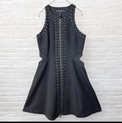 BCBGMAXAZRIA スタッズ付きブラックノースリーブワンピースのサムネイル