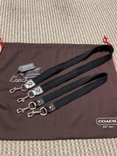 《COACH》ショルダーストラップ２本・チャームと保存袋　ポーチセットのサムネイル