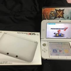 3DS LL ホワイト美品【本日限り送料込み】のサムネイル
