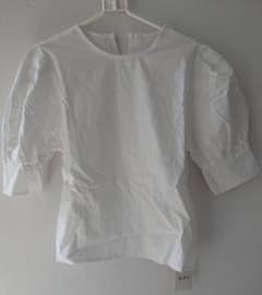 (値下げ)新品 白い五分袖ブラウス Mのサムネイル
