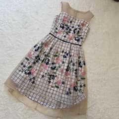 Chestyチェスティ フラワー刺繍オーガンジーワンピース - メルカリ
