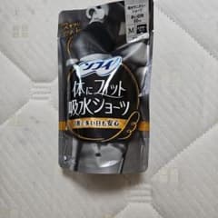 ソフィ 体にフィット吸水ショーツ Mサイズ ブラックのサムネイル