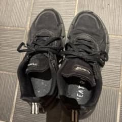 adidas 靴のサムネイル