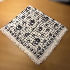 【修正・値下げ】ALEXANDER McQUEEN ストール　白 修正・値下げ】ALEXANDER McQUEEN ストール 白 - メルカリ