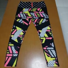 ZUMBA カラフルグラフィックレギンス ZUMBA カラフルフィットネスレギンス - メルカリ