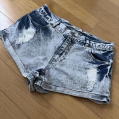 Lサイズ　デニム　ショートパンツ　ダメージ加工のサムネイル