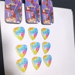 ギターピック 9枚セット 缶ケース付きのサムネイル