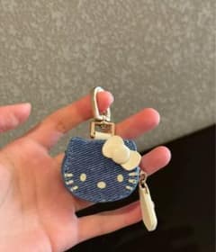 新品✨即発送❣]ハローキティ チャーム型コインケース／AirTagケースのサムネイル