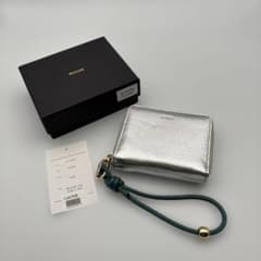 【新品未使用品】 BEAURE 二つ折り財布 B-24096 シルバーのサムネイル