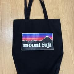 富士山プリント ブラックトートバッグ mount fujiのサムネイル