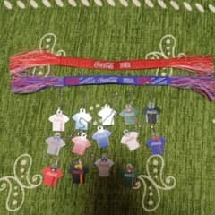 Coca-Cola uniform-shaped keychains (14 pieces), friendship bracelets (2 pieces)