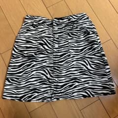 ゼブラ柄ボタン付きスカートのサムネイル