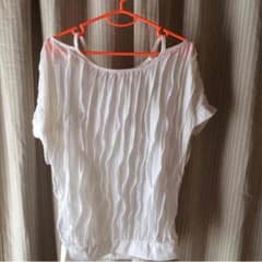 肩だしトップスのサムネイル