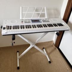 電子キーボード 61鍵盤 スタンド・マイク・ヘッドホン付 電子キーボード 61鍵盤 スタンド・マイク・ヘッドホン付 - メルカリ