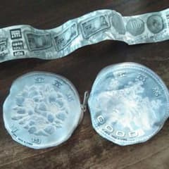 金 金ポーチ ガチャ ガチャガチャ ポーチ 500円 100円 のサムネイル