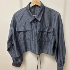 Thevon グレー クロップドシャツのサムネイル